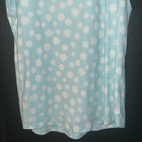 NWOT Tank Top with Daisies XL - Picture 2 of 4
